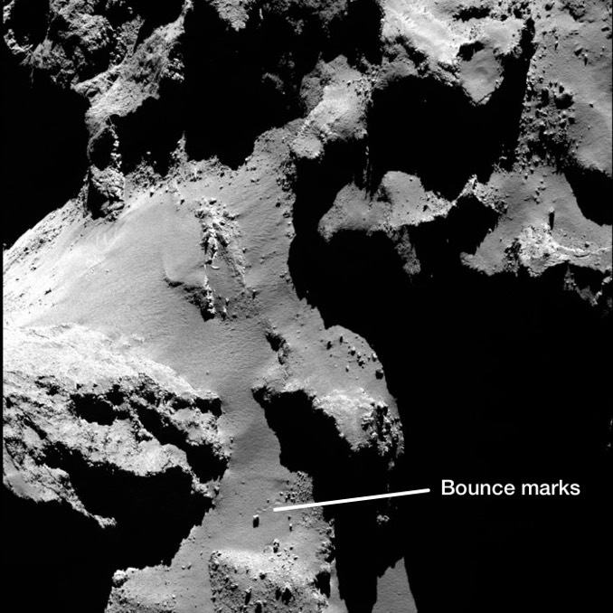 罗塞塔号拍摄到彗星上头的山崩