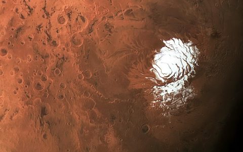 火星南极冰层下可能存在地下液态水湖泊