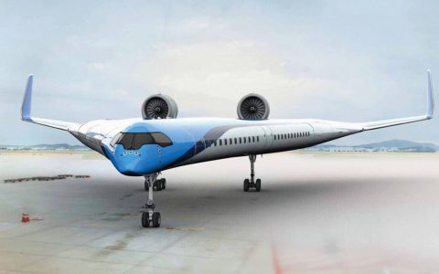 新型飞翼型客机Flying-V模型试飞：乘客坐在机翼中
