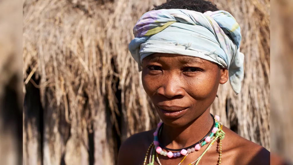 安哥拉乔米帕帕的科伊桑部落妇女。图片：©Westend61 via Getty）