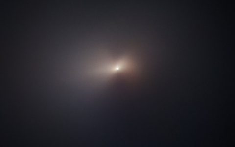 新智彗星：一颗不断螺旋旋转的彗星