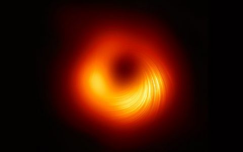 M87星系中心超大质量黑洞周围的磁场