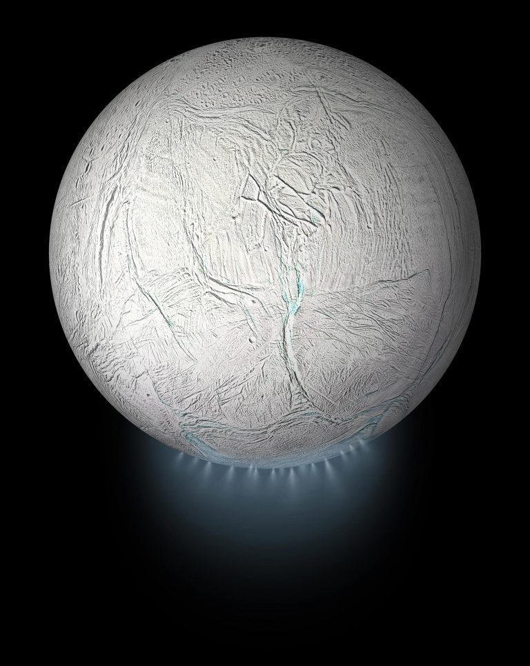 该图显示了土卫二，上面有冰粒，水蒸气和有机分子的羽流，它们从土卫二南极地区的裂缝喷出。图片来源：NASA / JPL-Caltech