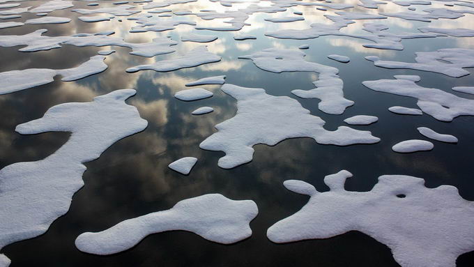 海冰在北冰洋融化。图片来源：美国宇航局/凯瑟琳汉森