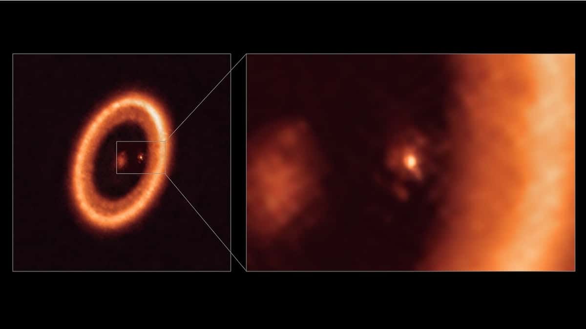 这张由 ALMA 拍摄的图像显示了围绕 PDS 70c 的月球形成盘的广角（左）和特写（右）视图；左边明显的环是恒星周围的星周盘。图片来源：ALMA (ESO/NAOJ/NRAO)/Benisty 等。