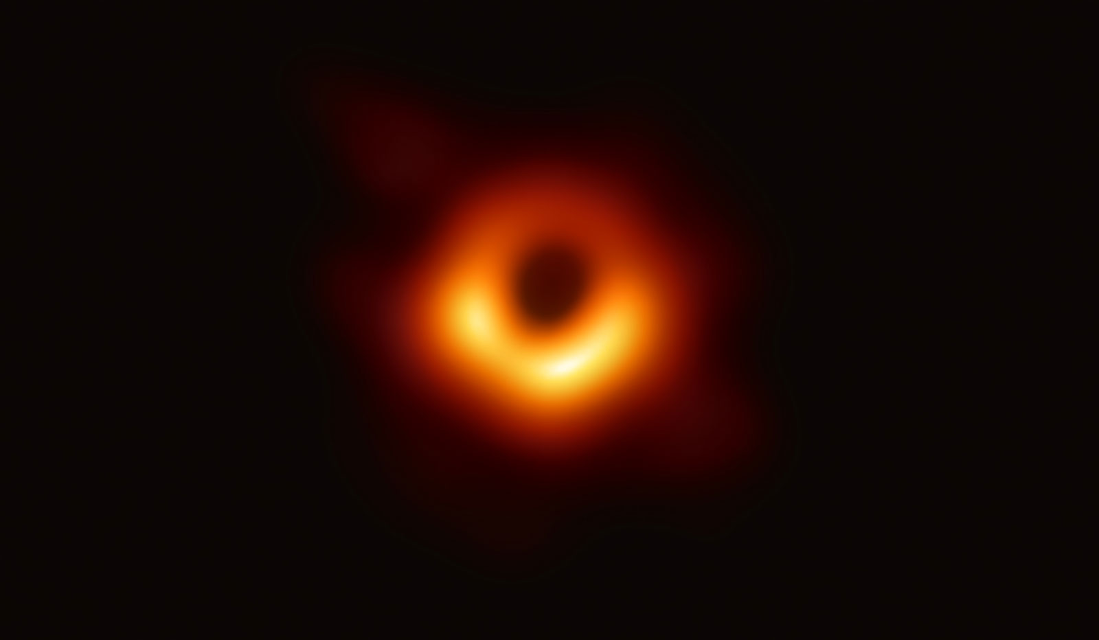 科学家模拟了星系超大质量黑洞是如何吞噬物质长大的