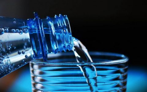 研究表明：多喝水可以降低心脏病的风险