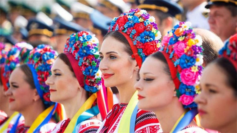 乌克兰民族众多，主要民族为乌克兰族和俄罗斯族，都是属于东斯拉夫人