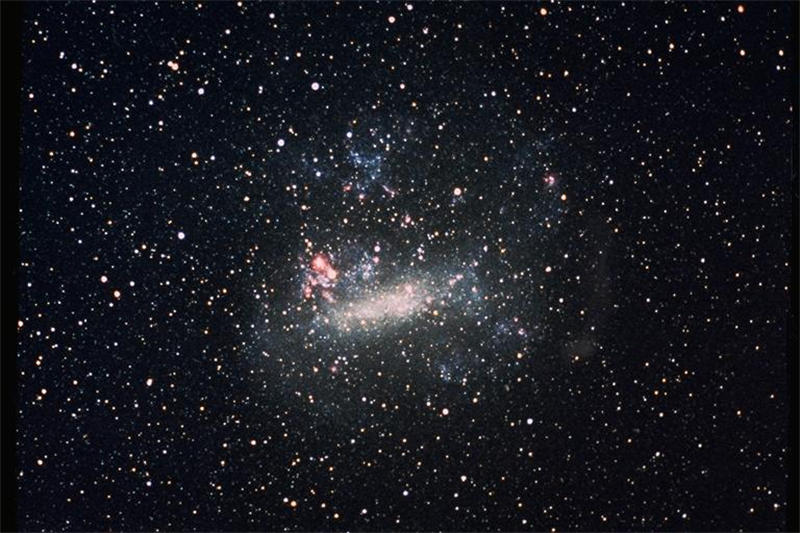 大麦哲伦星云，是银河系的一个卫星星系，有的时候它也被归类为矮星系