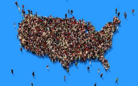 2022年美国人口总数为3.35亿人，人口增长率0.59%
