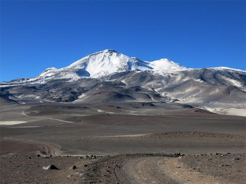 虽然冬季奥霍斯德尔萨拉多山也会有冰雪覆盖，但是因为其气候比较干燥，并无大面积的永久冰川存在