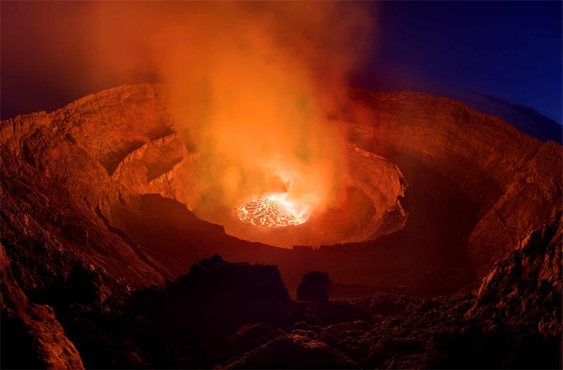 火山活动是造成生物大灭绝的最主要原因，其次是小行星撞击地球