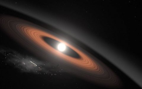 J0207：一颗带有光环的白矮星