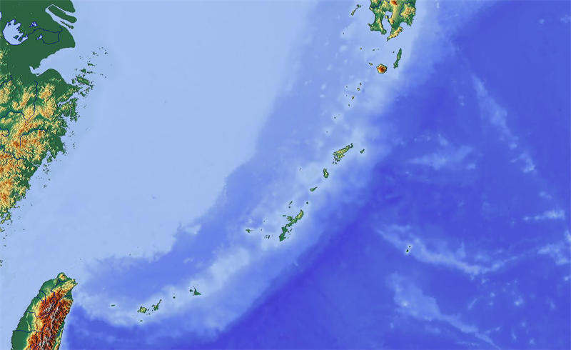 琉球群岛是分布于我国东海东侧的群岛