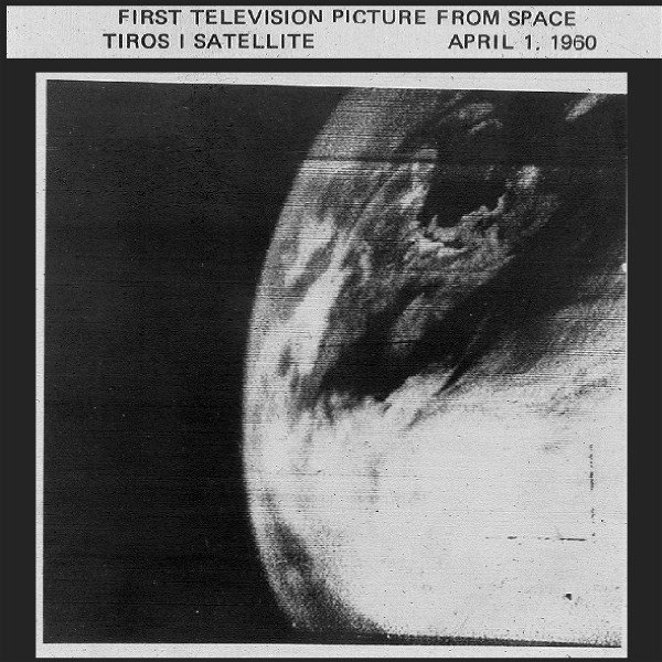 1960年：美国宇航局于1960年4月1日发射的TIROS-1（电视红外观测卫星）拍摄的第一张从太空拍摄的地球电视画面。