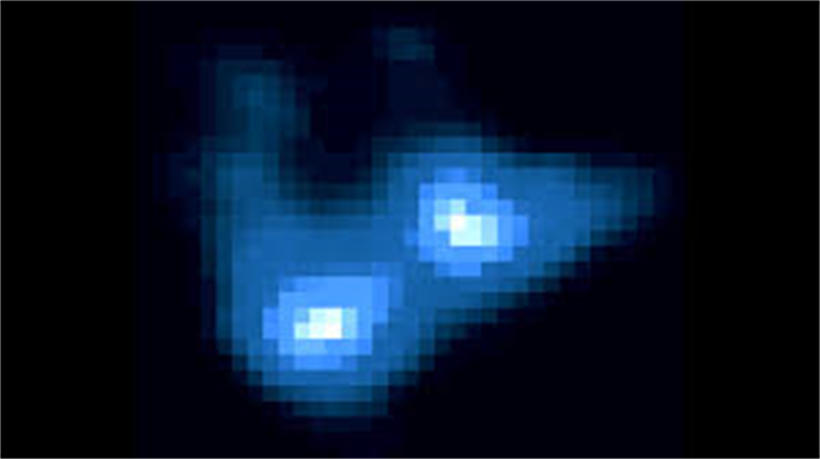 天文望远镜拍摄的APM 08279+5255，距离地球大约120亿光年