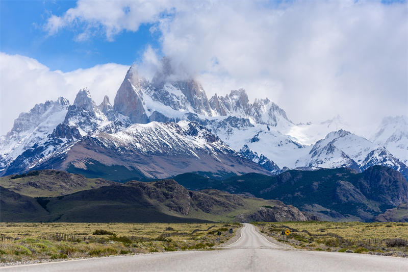阿根廷西部的安第斯山脉海拔非常高