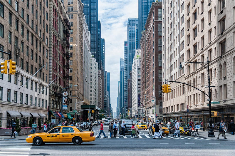 纽约市美国的经济中心、金融中心，也是世界上最富有的城市