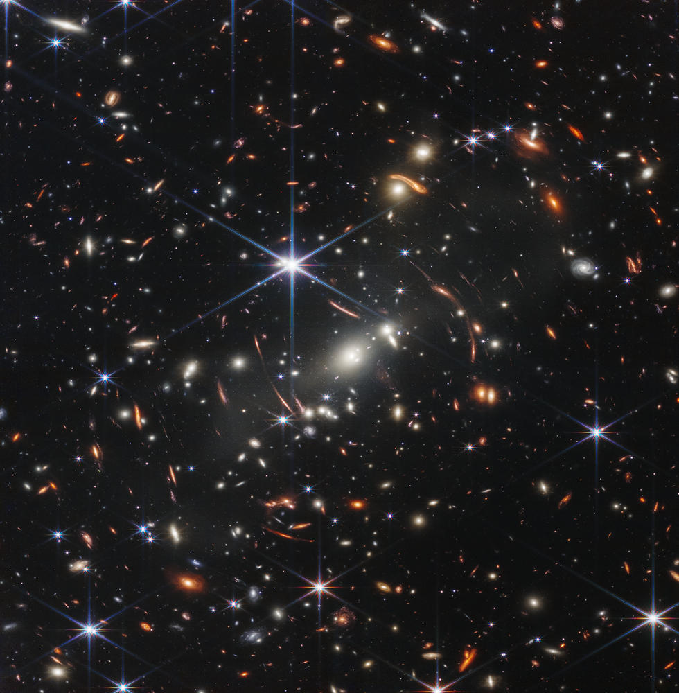 詹姆斯·韦伯太空望远镜于 2022 年 7 月拍摄的这张星系团 SMACS 0723 图像中出现了数千个星系。