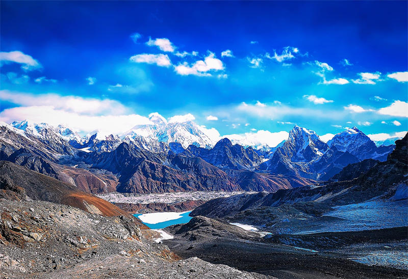 亚洲第一高峰珠穆朗玛峰，也是地球最高峰