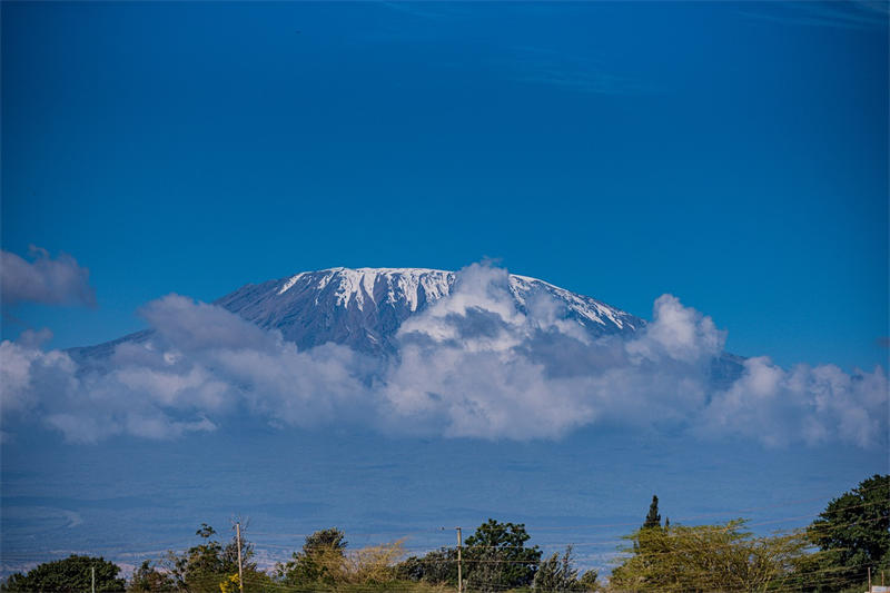 乞力马扎罗山是非洲最高峰
