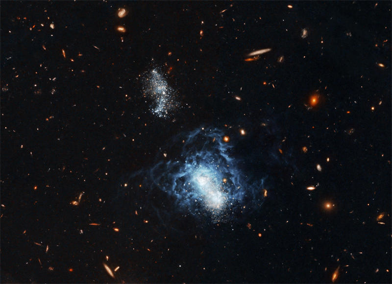 I Zwicky 18是一个距离我们5900万光年的蓝色矮星系