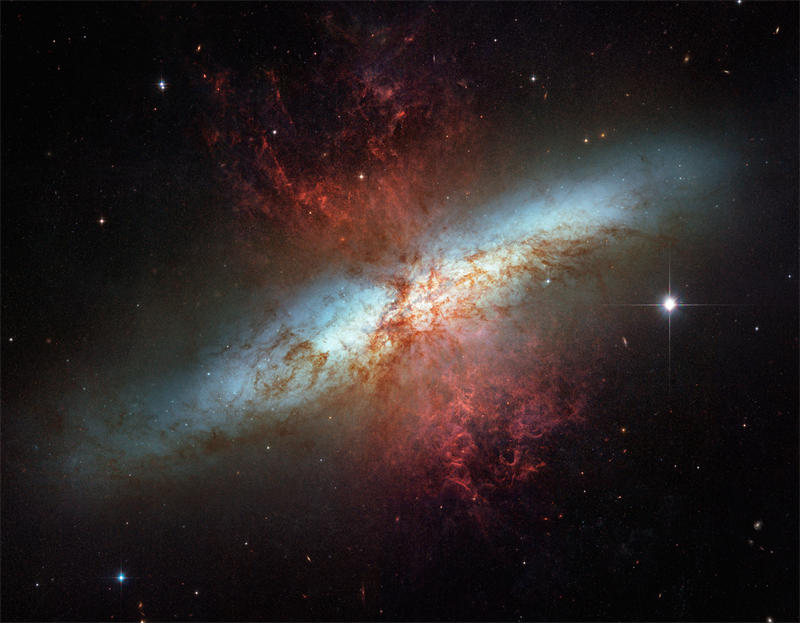 M82星系属于星爆星系
