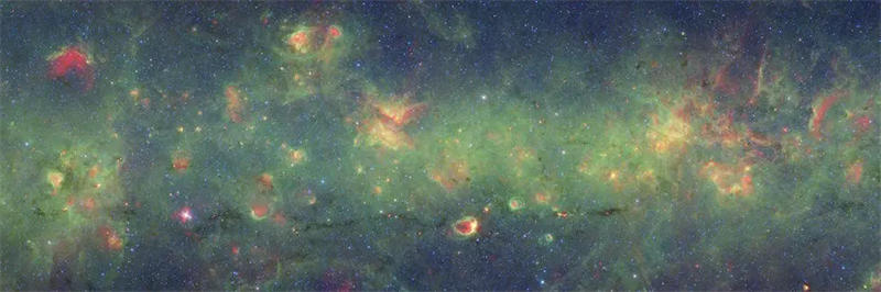 在尼斯湖星云中，我们可以看到一道黑色的丝状物，这其实是星际气体